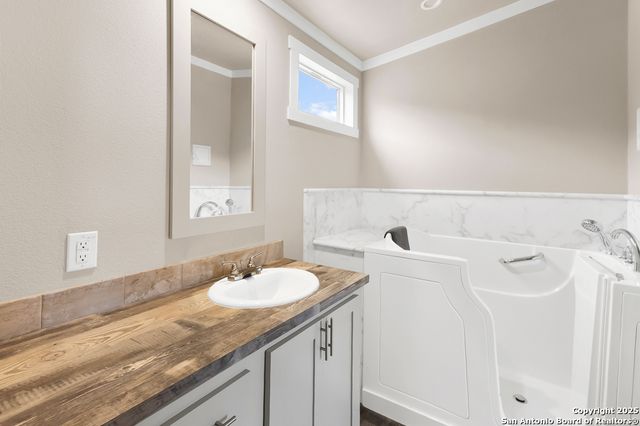 4207 Forest Trail, Bandera, TX 78003