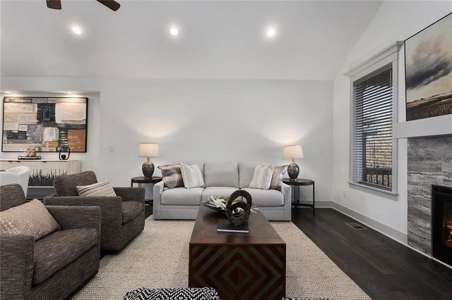 630 NW 110th Street, Kansas City, MO 64155