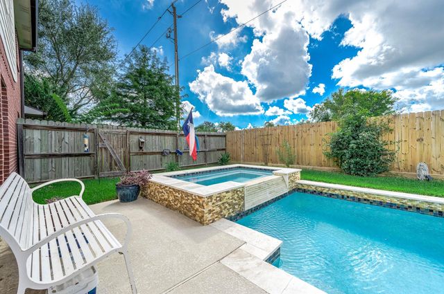 3912 Rayburn Lake Court, Pearland, TX 77581