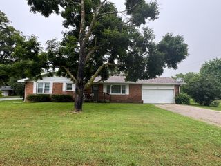 853 Sunset Avenue, Marshfield, MO 65706