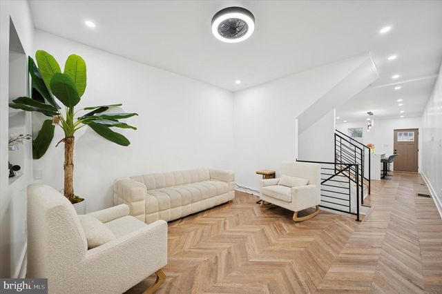 43 E NARRAGANSETT ST, Philadelphia, PA 19144