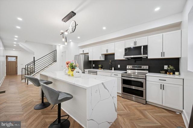 43 E NARRAGANSETT ST, Philadelphia, PA 19144