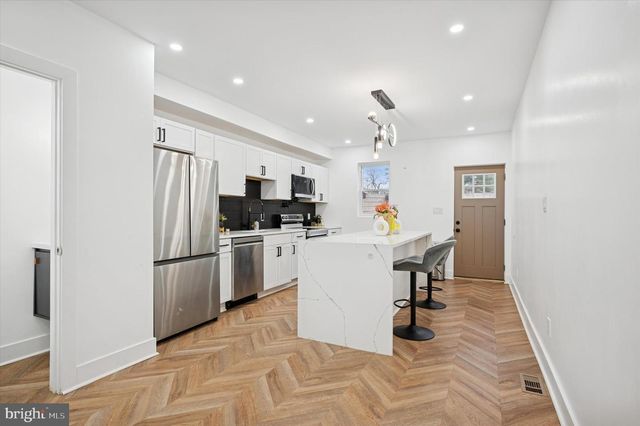 43 E NARRAGANSETT ST, Philadelphia, PA 19144