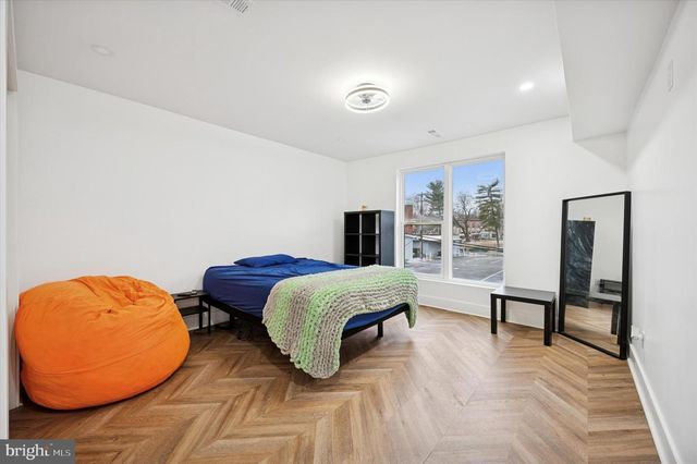 43 E NARRAGANSETT ST, Philadelphia, PA 19144