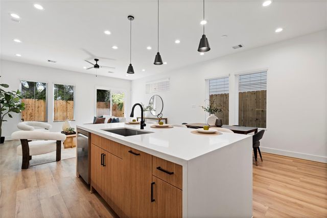 2706 Fox Street, Houston, TX 77003