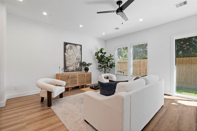 2706 Fox Street, Houston, TX 77003