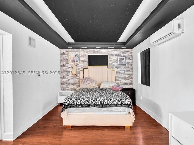 2001 NW 206th St, Miami Gardens, FL 33056