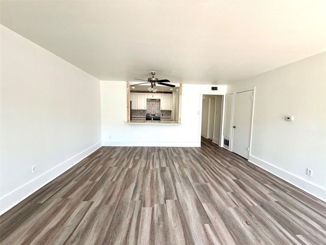 5506 Beverlyhill Street 8, Houston, TX 77056