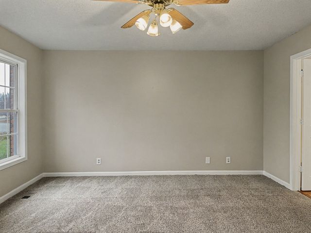 1142 Lamont Ct, Clarksville, TN 37042