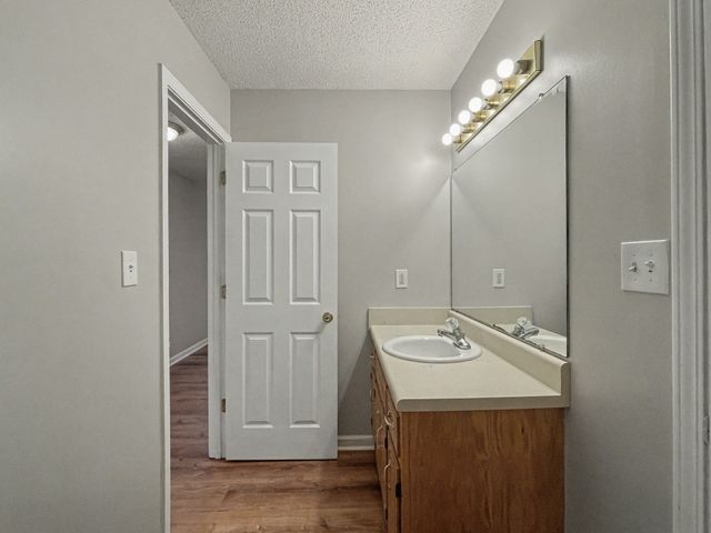 1142 Lamont Ct, Clarksville, TN 37042