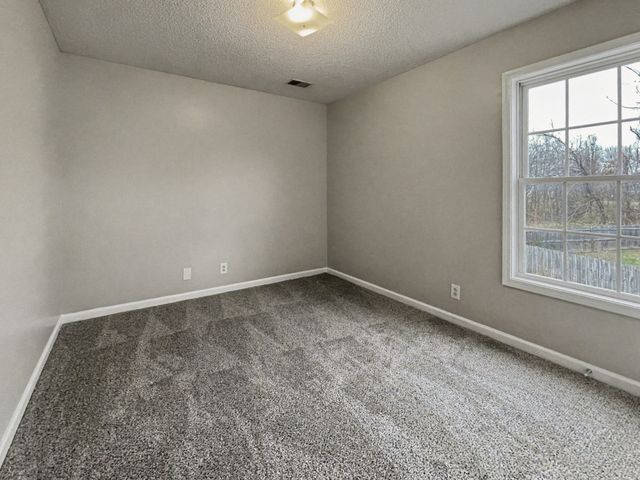 1142 Lamont Ct, Clarksville, TN 37042