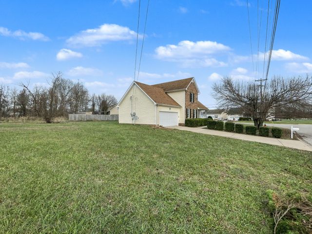 1142 Lamont Ct, Clarksville, TN 37042