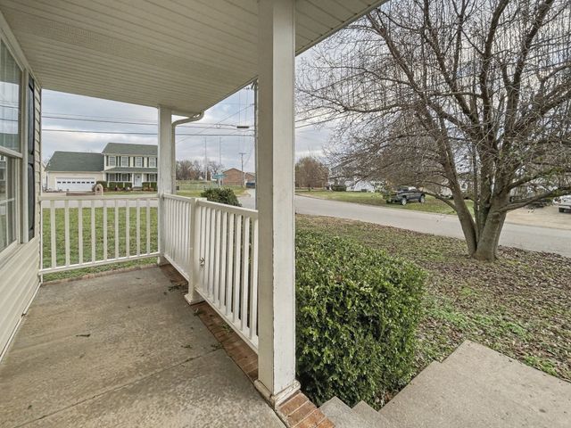 1142 Lamont Ct, Clarksville, TN 37042