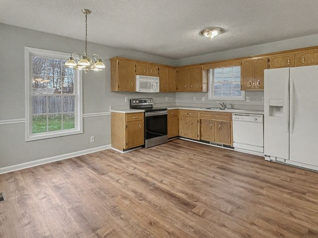 1142 Lamont Ct, Clarksville, TN 37042