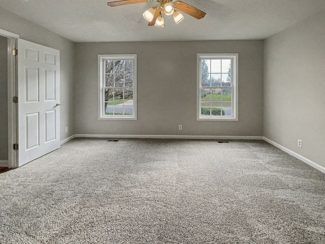 1142 Lamont Ct, Clarksville, TN 37042