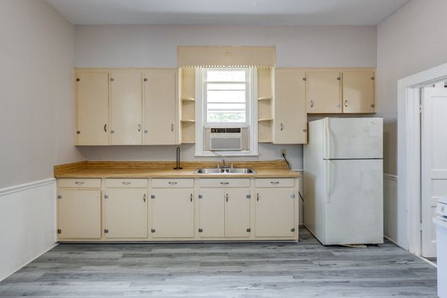 322 W 12th St Apt 1, Columbia, TN 38401