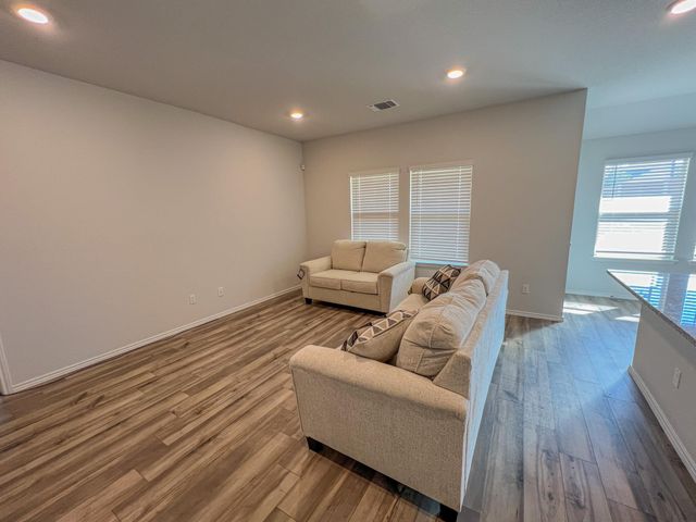 100 Taggart TRL, Jarrell, TX 76537