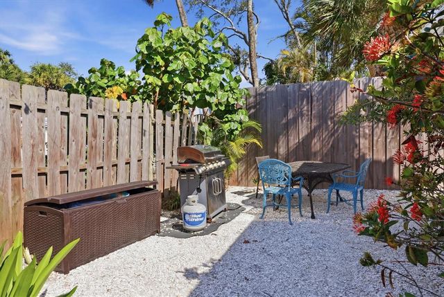 5128 OXFORD DRIVE, Sarasota, FL 34242