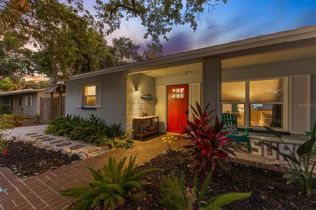 5128 OXFORD DRIVE, Sarasota, FL 34242