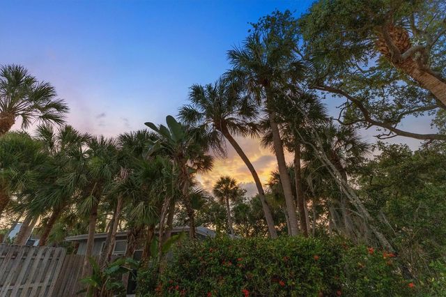 5128 OXFORD DRIVE, Sarasota, FL 34242