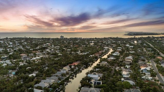 5128 OXFORD DRIVE, Sarasota, FL 34242
