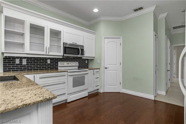 2263 Carnaby CT, Lehigh Acres, FL 33973