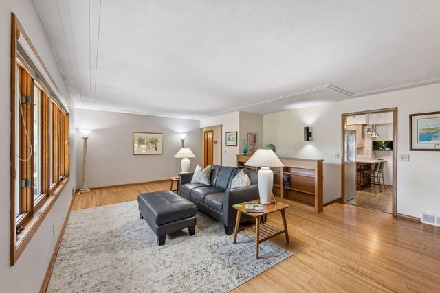 15509 Holdridge Road E, Wayzata, MN 55391