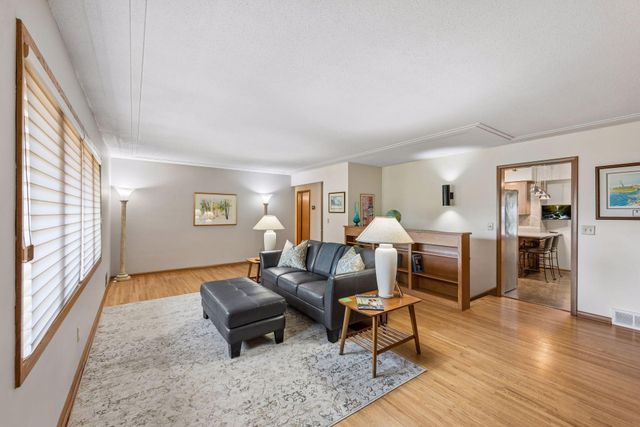 15509 Holdridge Road E, Wayzata, MN 55391