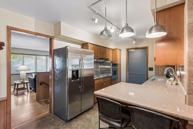 15509 Holdridge Road E, Wayzata, MN 55391