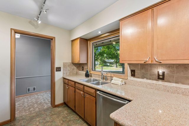 15509 Holdridge Road E, Wayzata, MN 55391