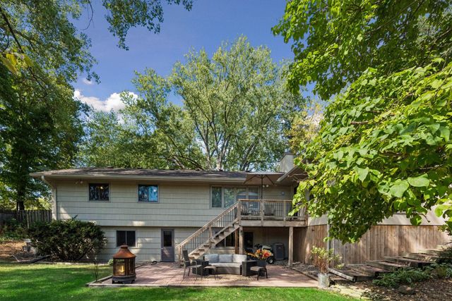 15509 Holdridge Road E, Wayzata, MN 55391