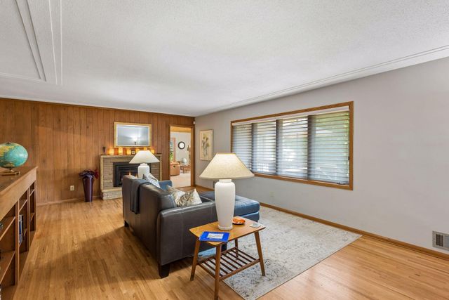 15509 Holdridge Road E, Wayzata, MN 55391