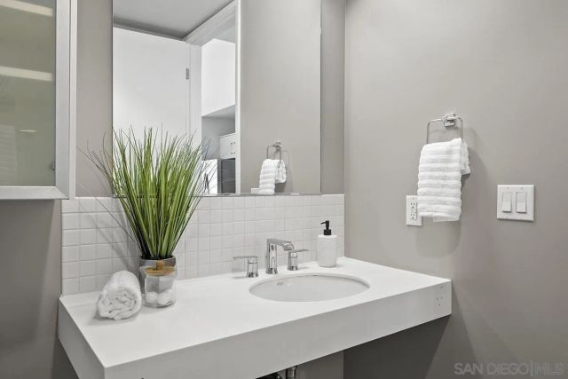 350 W Ash Street West 1006, San Diego, CA 92101