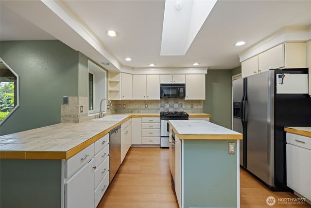 3334 Mercedes Drive NE, Lacey, WA 98516