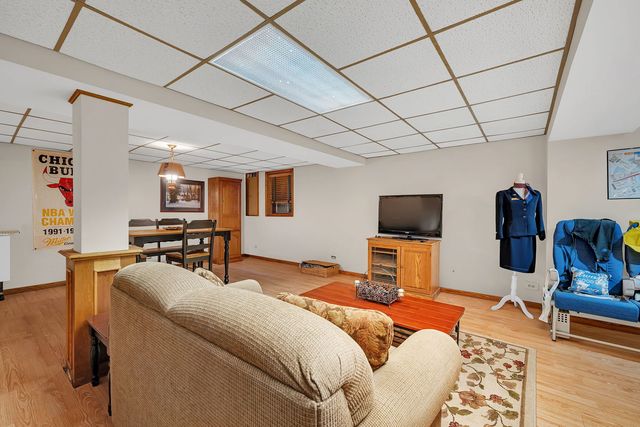 8627 Sunshine Lane, Orland Park, IL 60462