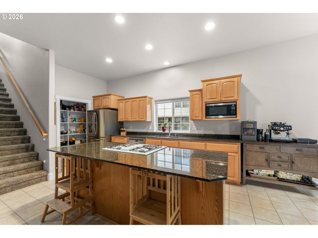 554 OAK VALLEY Loop, Winchester, OR 97495