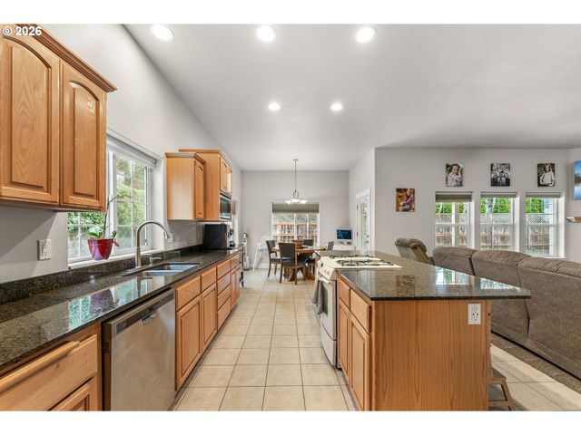 554 OAK VALLEY Loop, Winchester, OR 97495