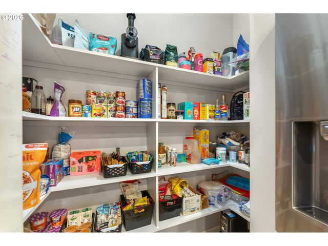 554 OAK VALLEY Loop, Winchester, OR 97495