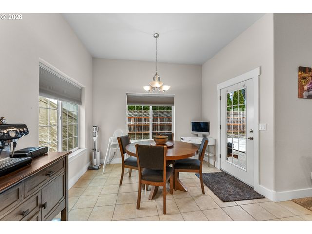 554 OAK VALLEY Loop, Winchester, OR 97495