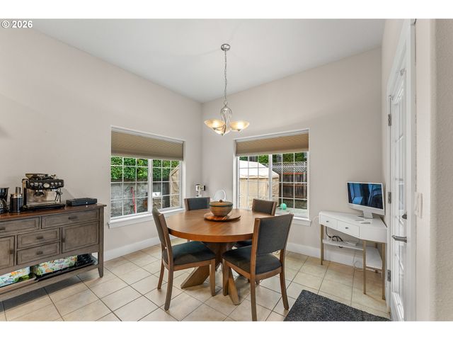 554 OAK VALLEY Loop, Winchester, OR 97495