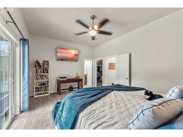 554 OAK VALLEY Loop, Winchester, OR 97495