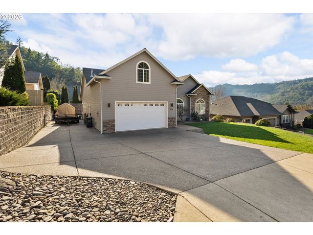 554 OAK VALLEY Loop, Winchester, OR 97495