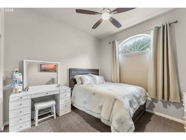 554 OAK VALLEY Loop, Winchester, OR 97495