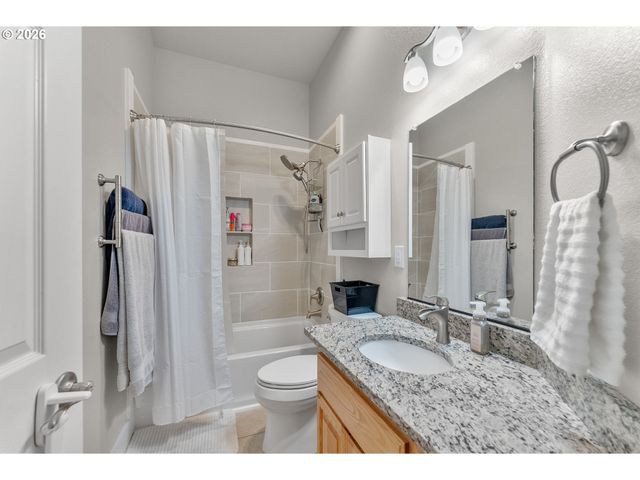 554 OAK VALLEY Loop, Winchester, OR 97495