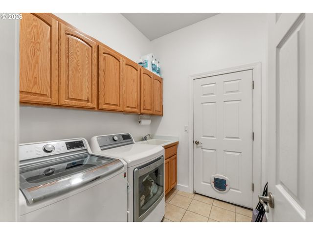 554 OAK VALLEY Loop, Winchester, OR 97495