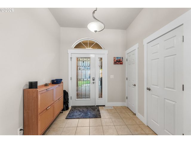 554 OAK VALLEY Loop, Winchester, OR 97495