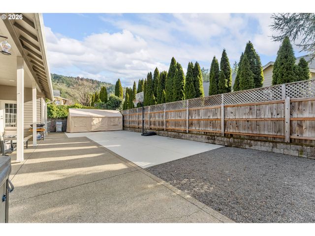 554 OAK VALLEY Loop, Winchester, OR 97495