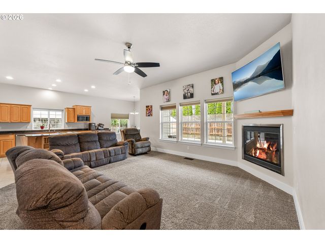 554 OAK VALLEY Loop, Winchester, OR 97495