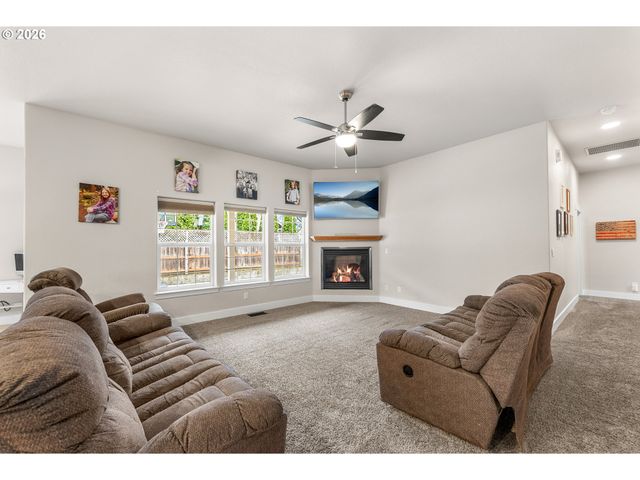 554 OAK VALLEY Loop, Winchester, OR 97495