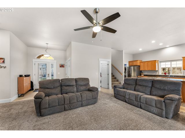 554 OAK VALLEY Loop, Winchester, OR 97495